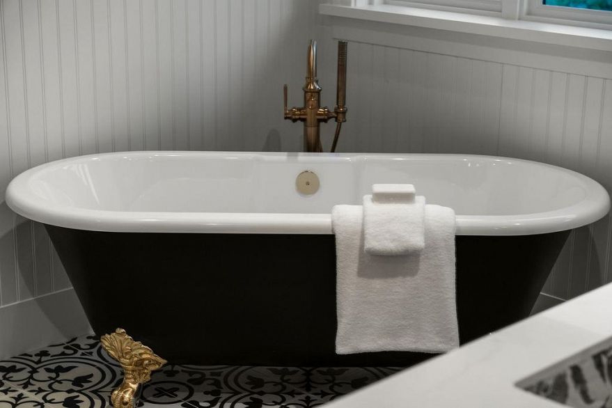 993 Broughton Street