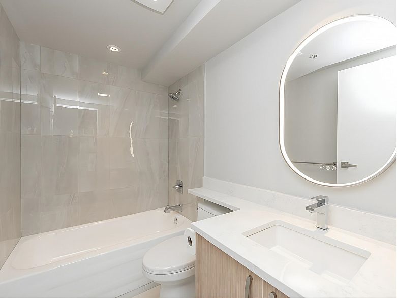 1102 1318 Homer Street