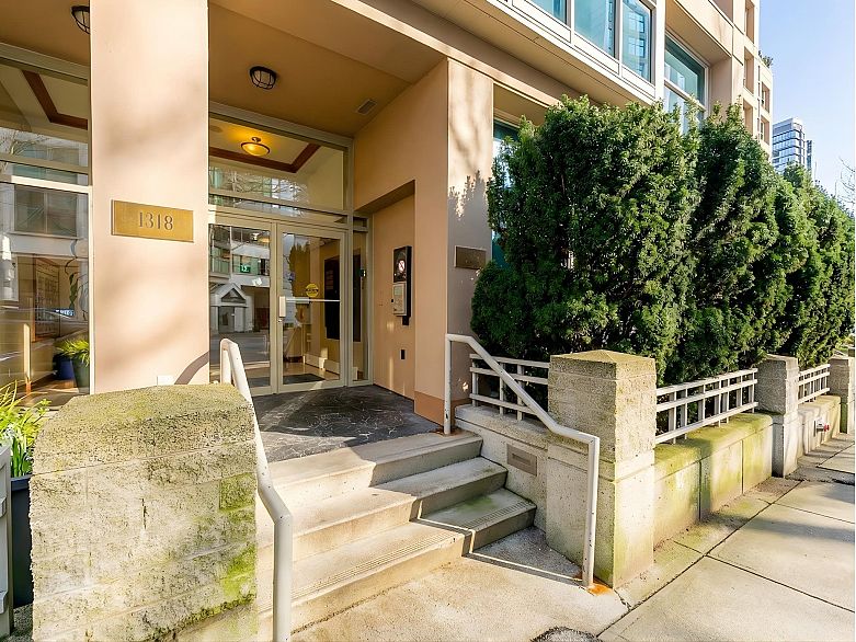 1102 1318 Homer Street