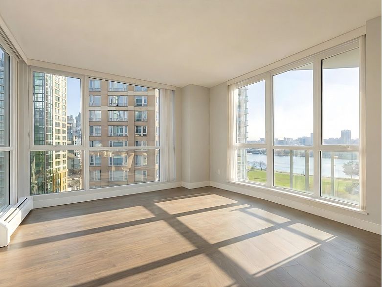 1102 1318 Homer Street