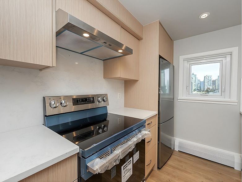 1102 1318 Homer Street