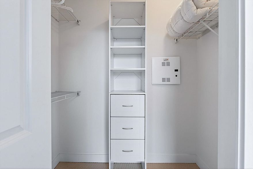 502 1833 Crowe Street