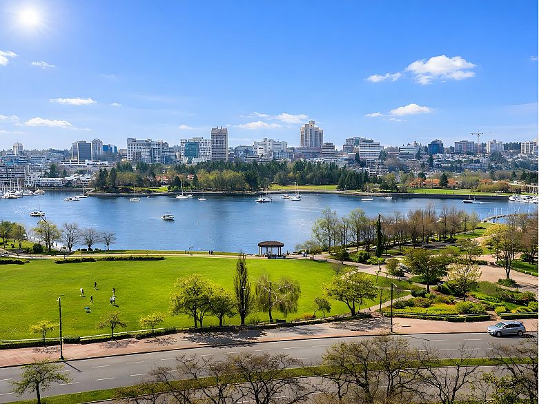 1102 1318 Homer Street