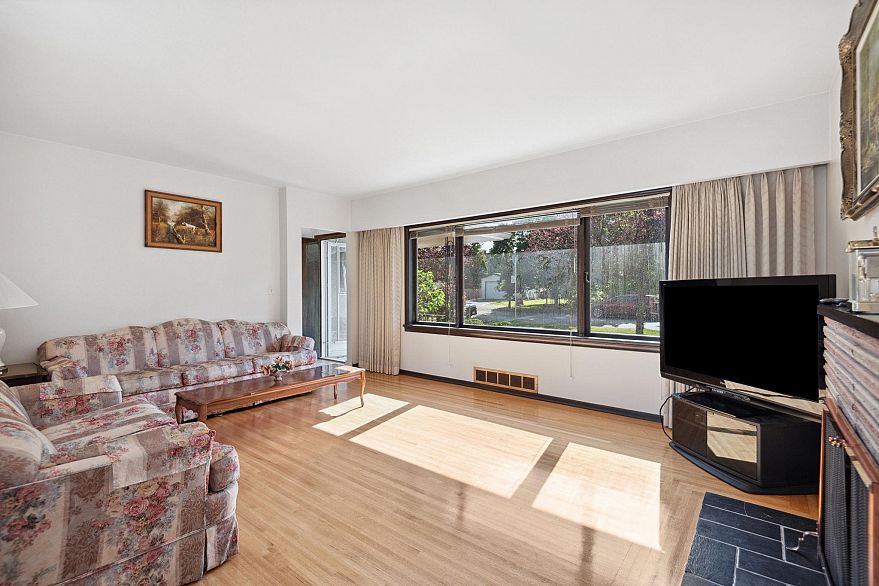 4262 Dumfries Street