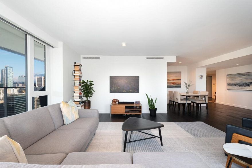 3206 1111 Richards Street