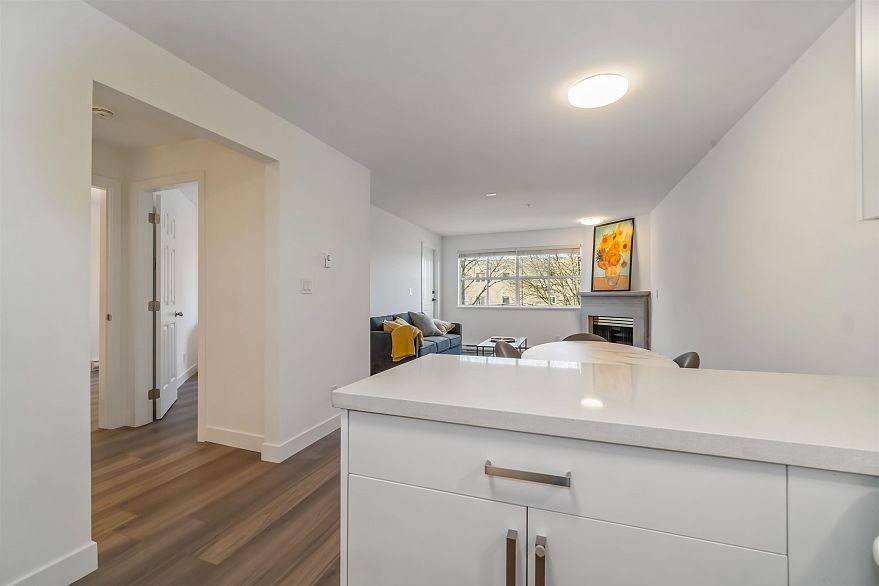 309 2928 Commercial Drive