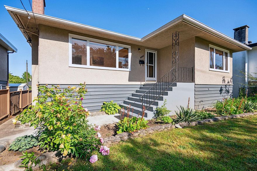 4262 Dumfries Street