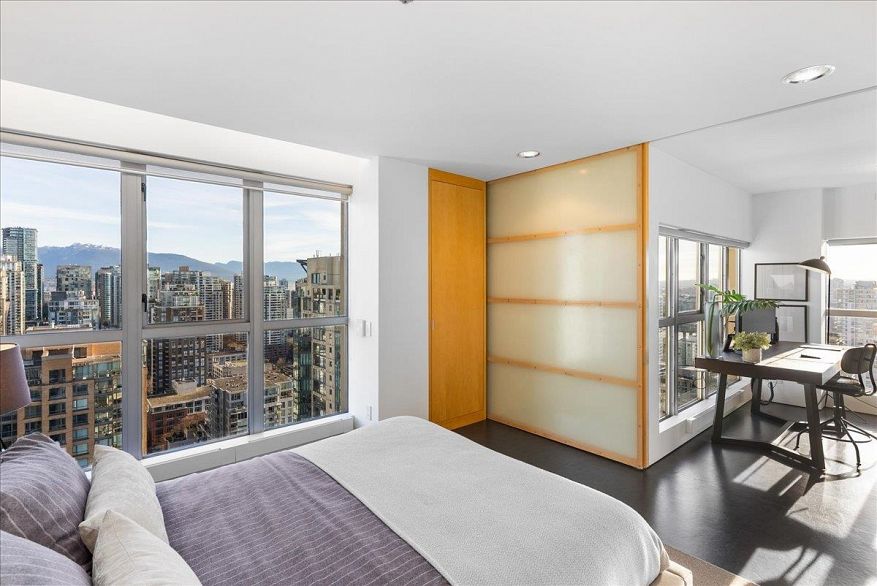 PH 2801 1238 Richards Street