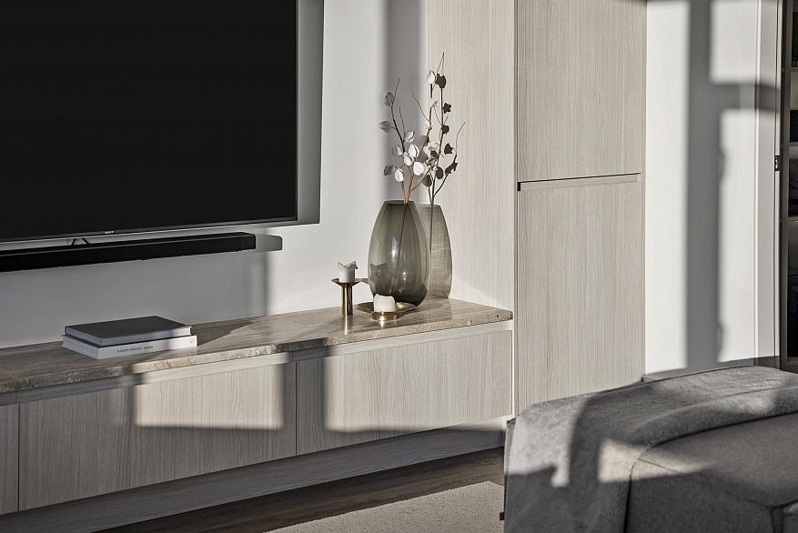 713 1887 Crowe Street