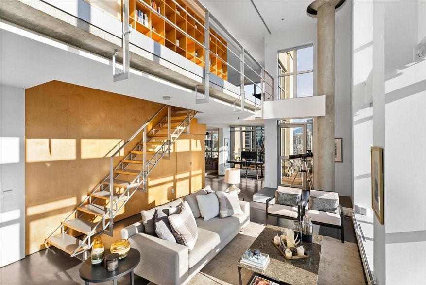 PH 2801 1238 Richards Street