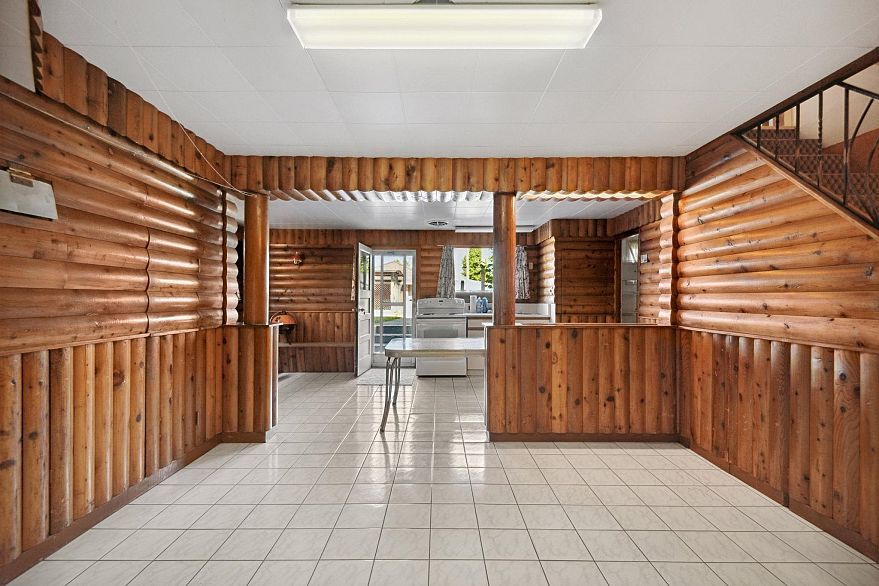 4262 Dumfries Street