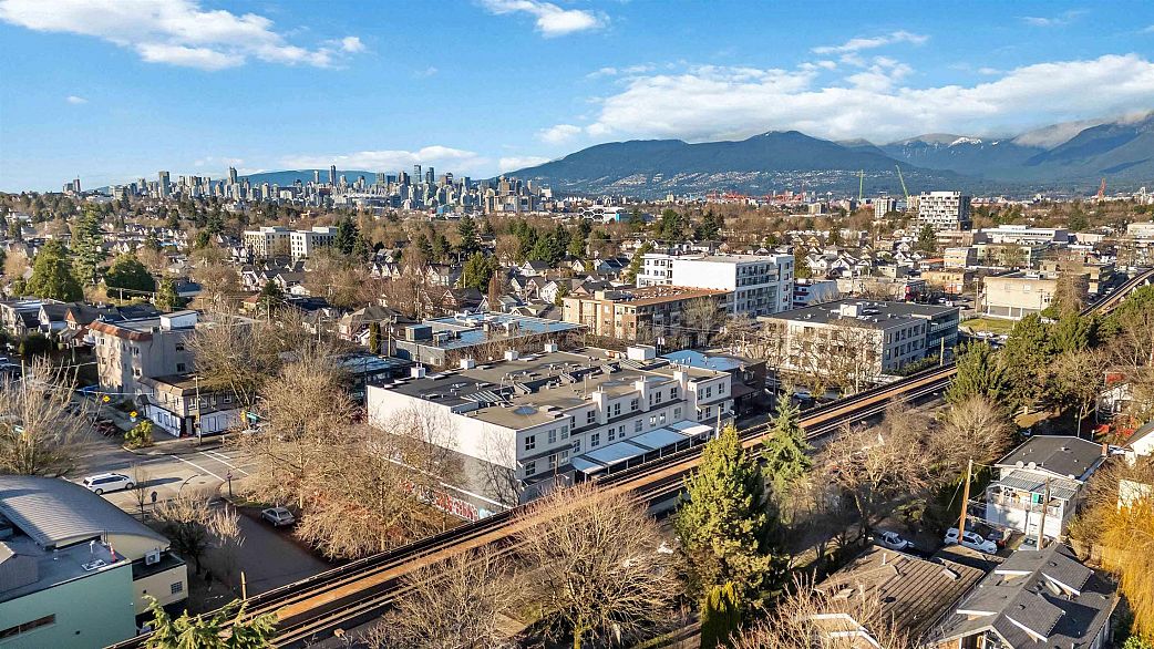 308 2928 Commercial Drive