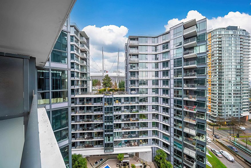 1507 68 Smithe Street