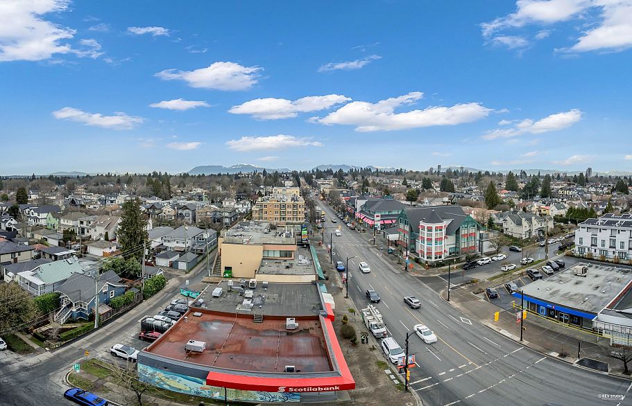 402 8415 Granville Street