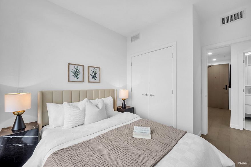 805 8415 Granville Street