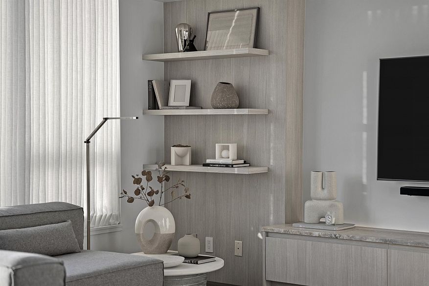 713 1887 Crowe Street