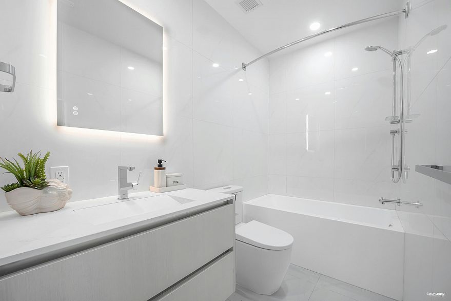 1001 8415 Granville Street