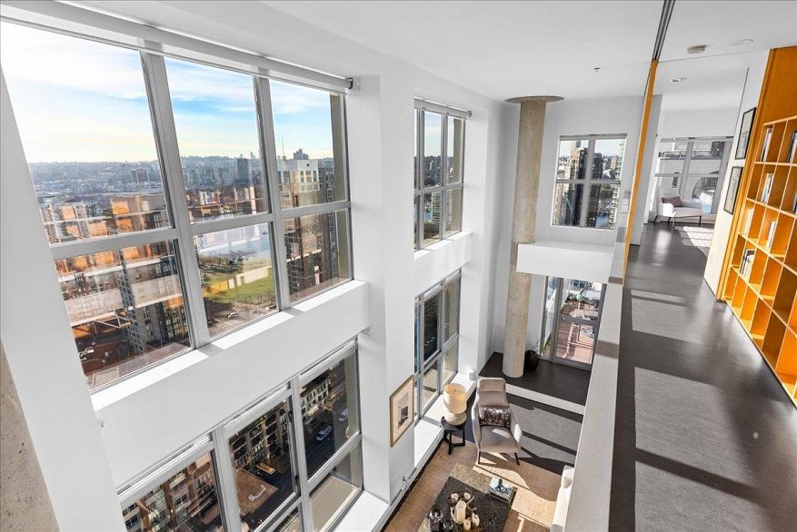 PH 2801 1238 Richards Street