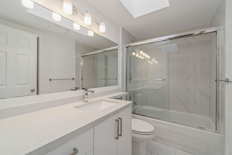 309 2928 Commercial Drive