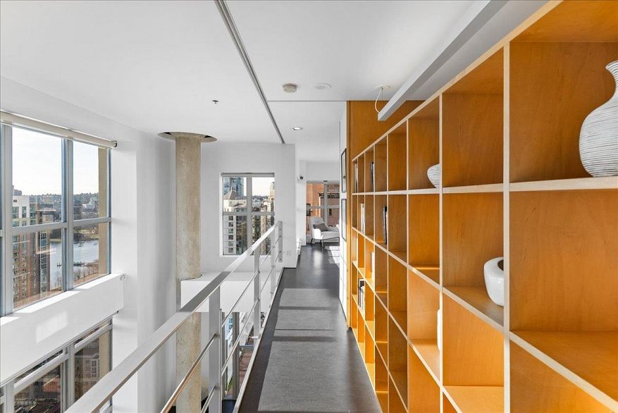 PH 2801 1238 Richards Street