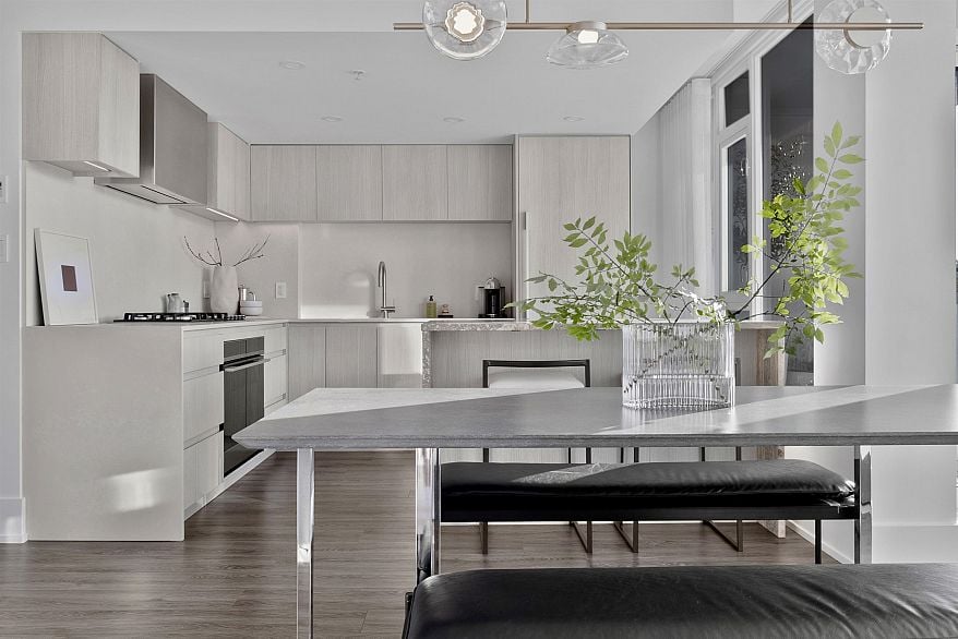 713 1887 Crowe Street