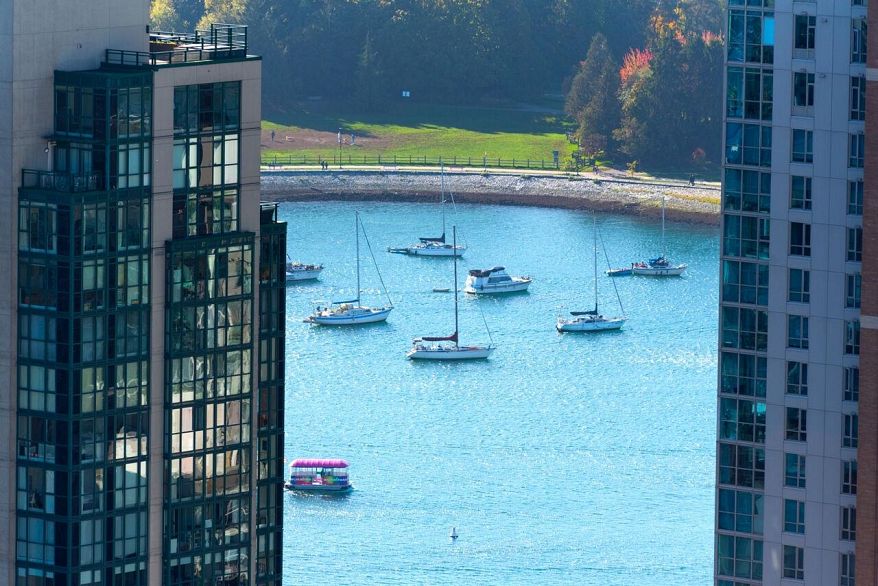 3206 1111 Richards Street