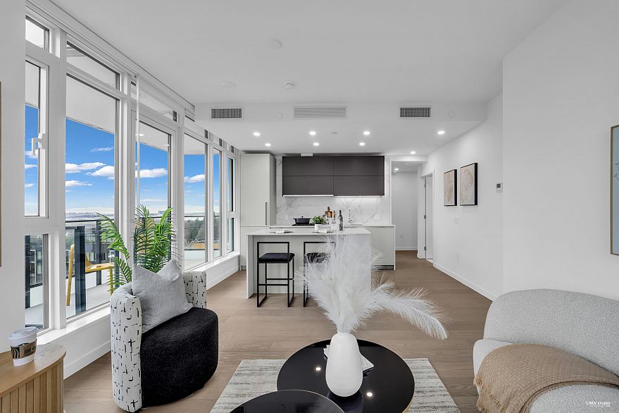 805 8415 Granville Street