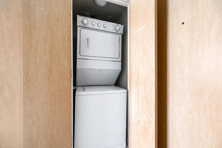 2403 969 Richards Street