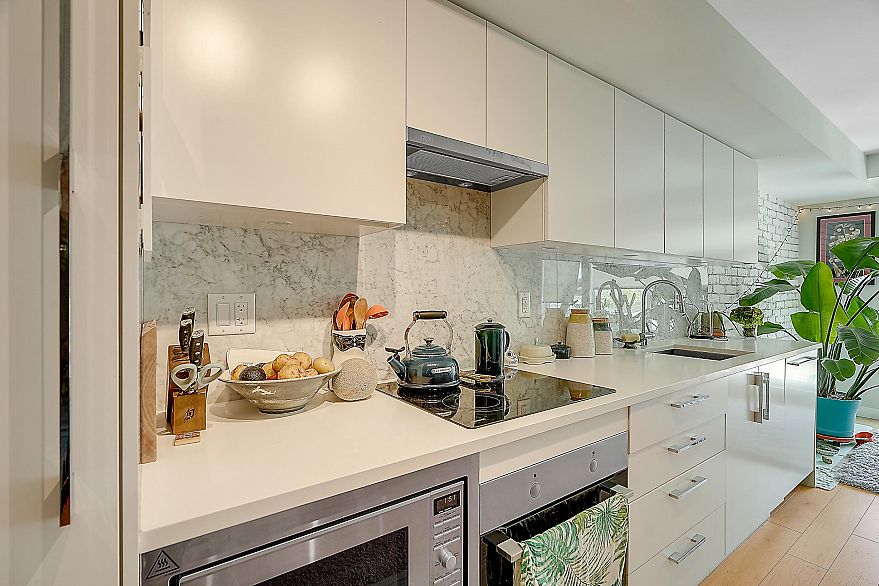 210 2508 Fraser Street