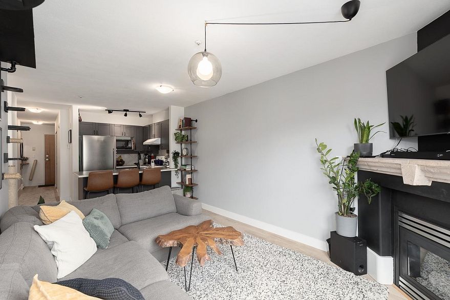 405 2688 Vine Street