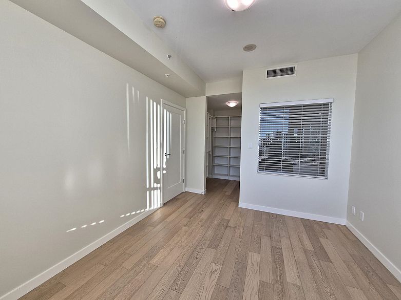 317 2033 W 10th Avenue