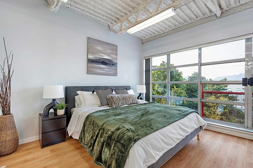 306 350 E 2nd Avenue