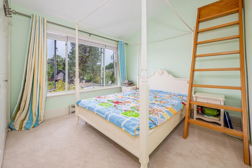 4389 Locarno Crescent