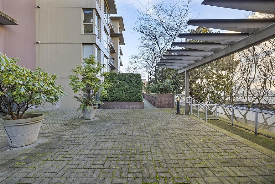 504 2137 W 10th Avenue