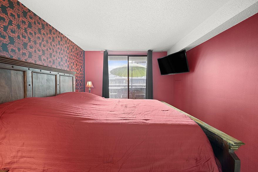 400 1455 Robson Street