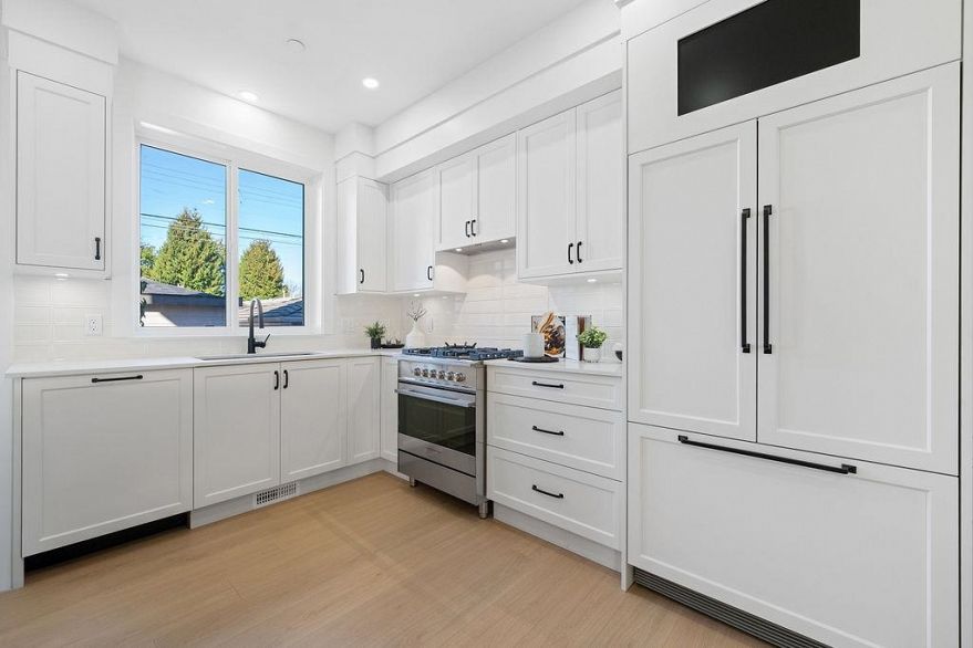 2 2447 E 41st Avenue