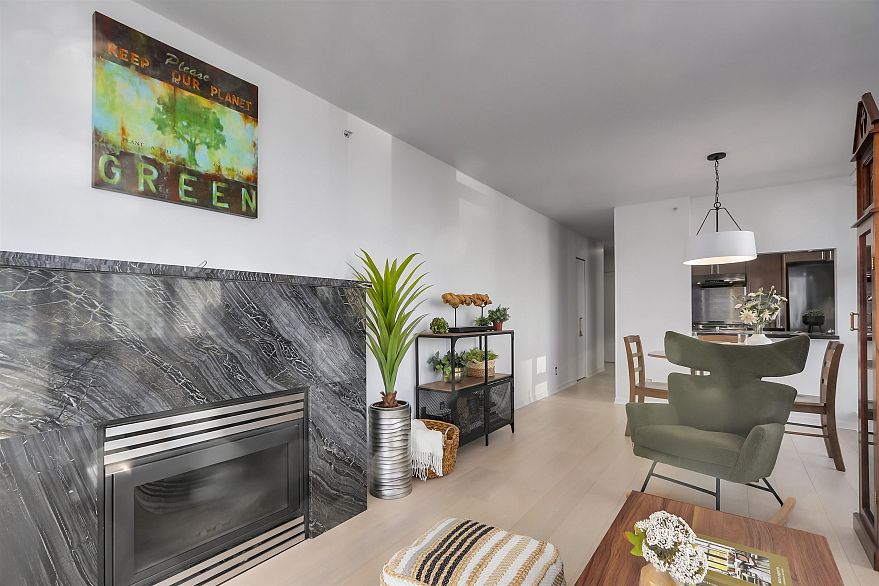 1807 1077 Marinaside Crescent