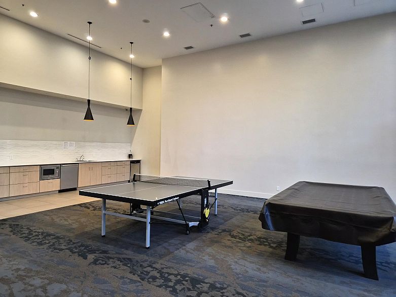 317 2033 W 10th Avenue