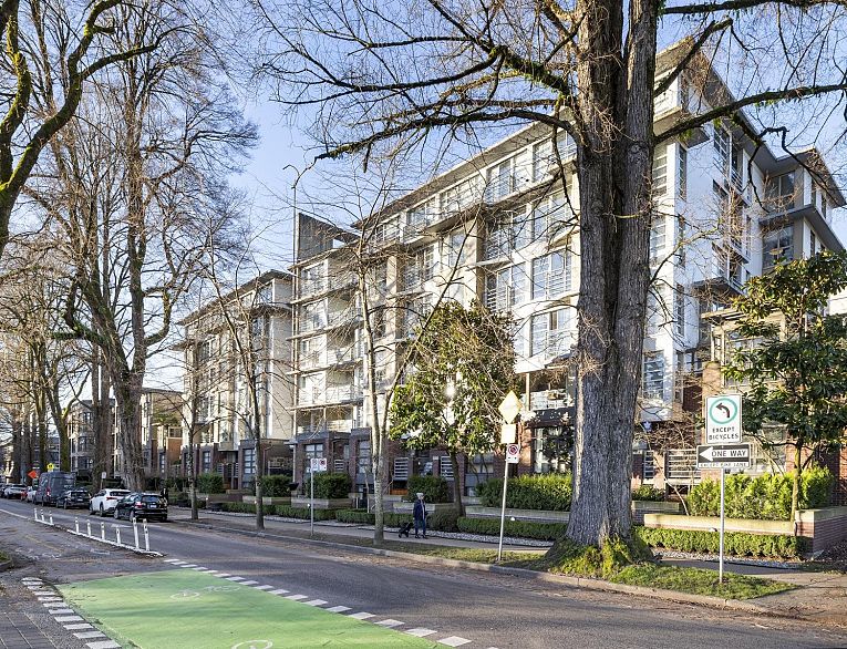 504 2137 W 10th Avenue