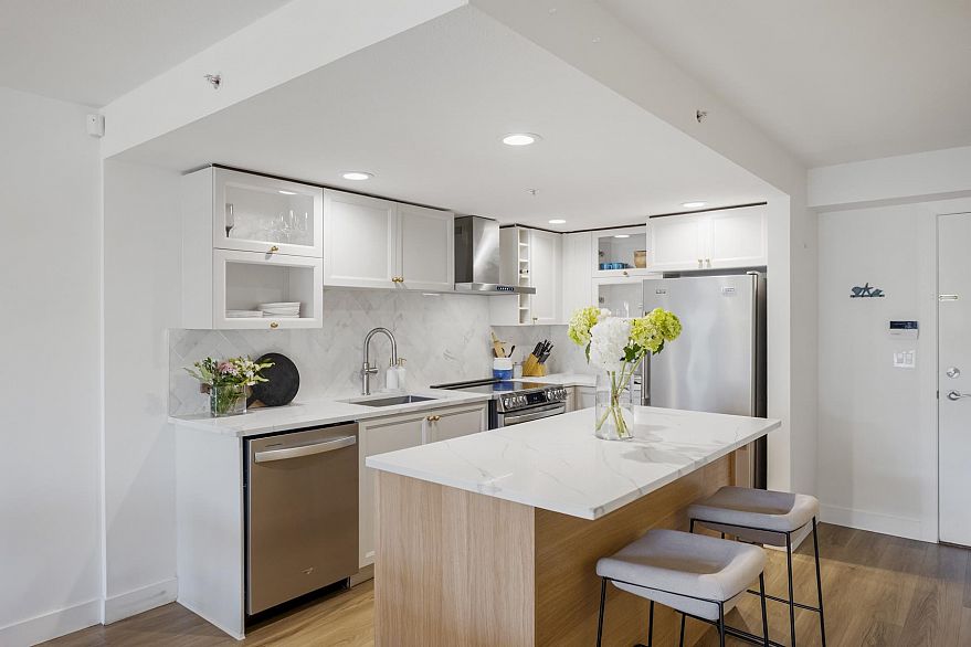 504 2137 W 10th Avenue