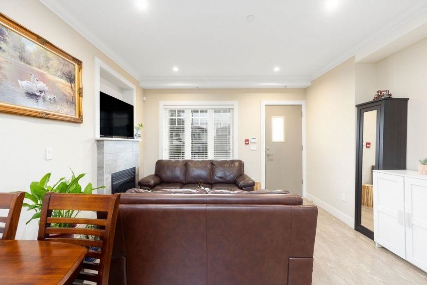 201 4577 Slocan Street