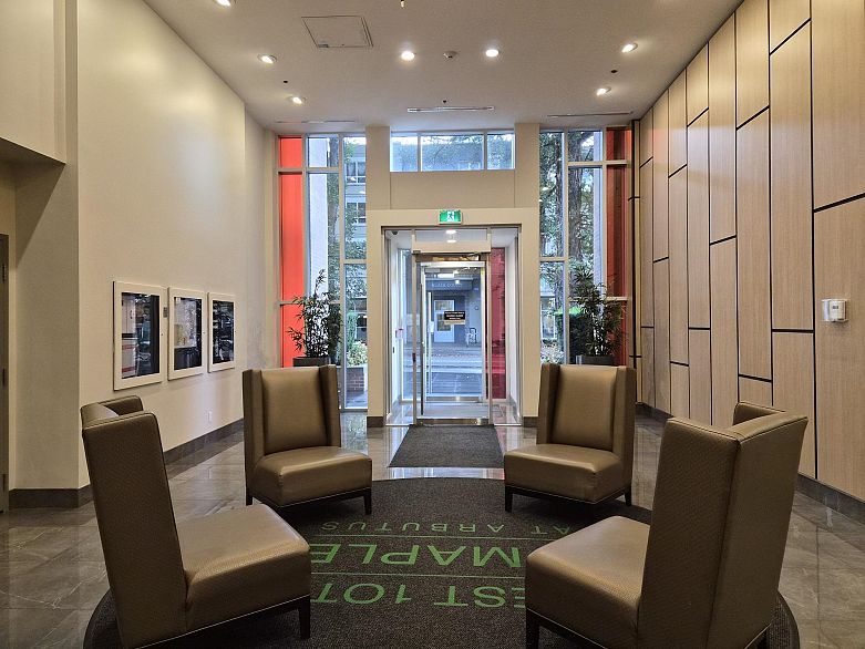 317 2033 W 10th Avenue