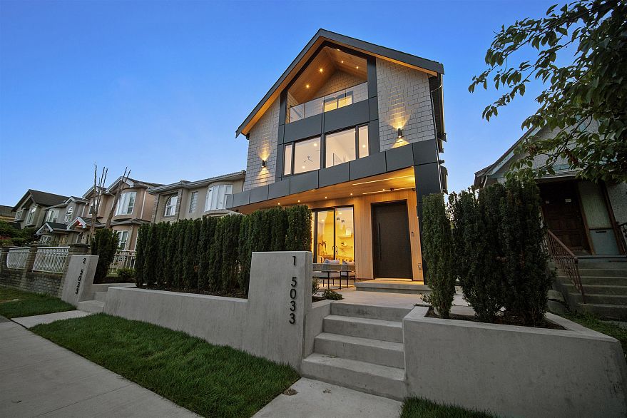 2 5033 Prince Albert Street