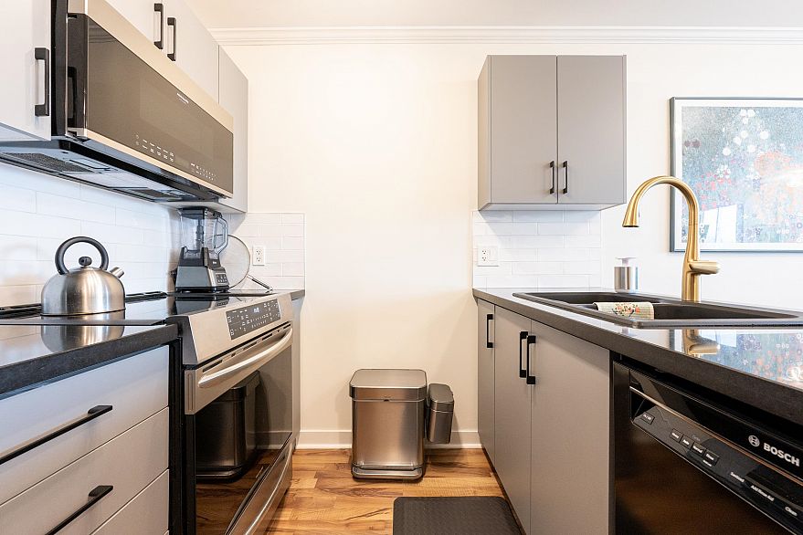 PH11 2265 E Hastings Street