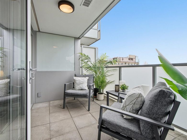 607 2770 Sophia Street