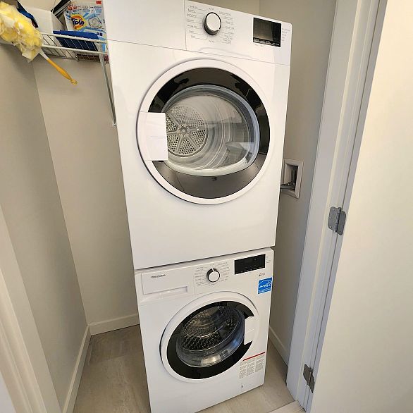 909 180 E 2ND AVENUE, Vancouver BC V5T 0K4