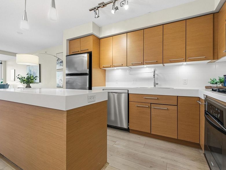 607 2770 Sophia Street