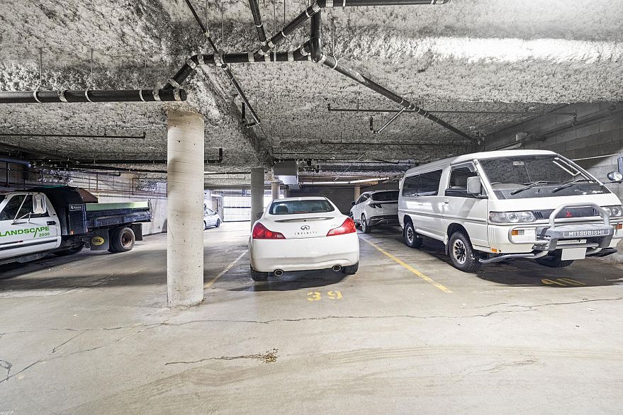 400 1455 Robson Street