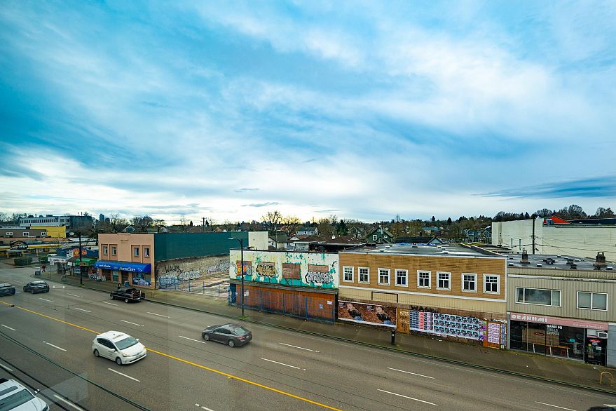 PH11 2265 E Hastings Street