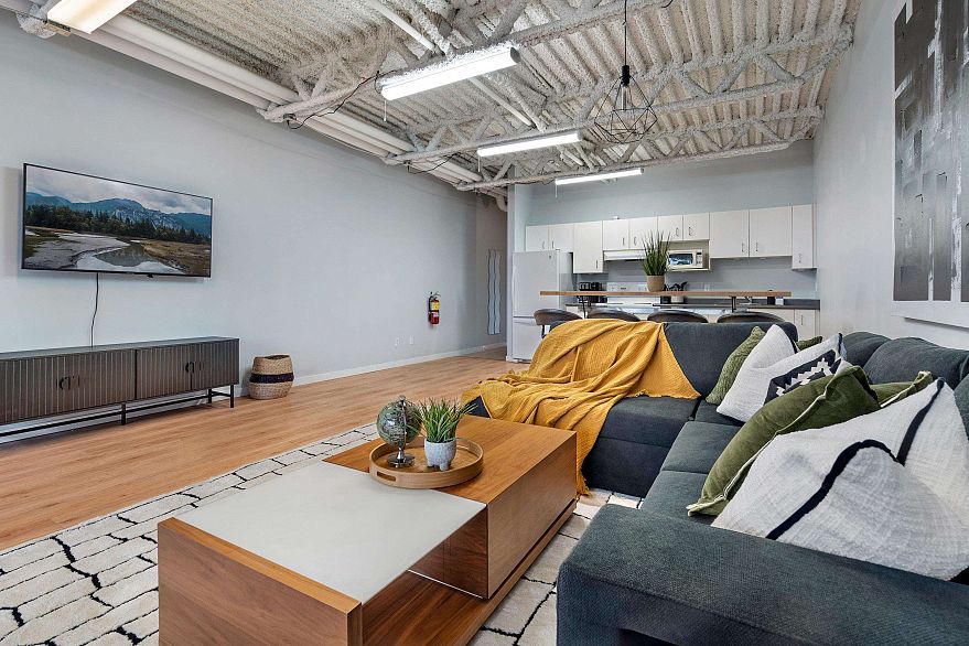 306 350 E 2nd Avenue